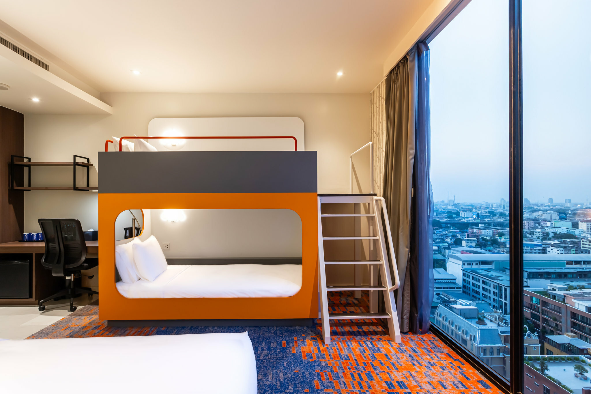 Фото Holiday Inn Express Bangkok Siam, an Ihg Hotel