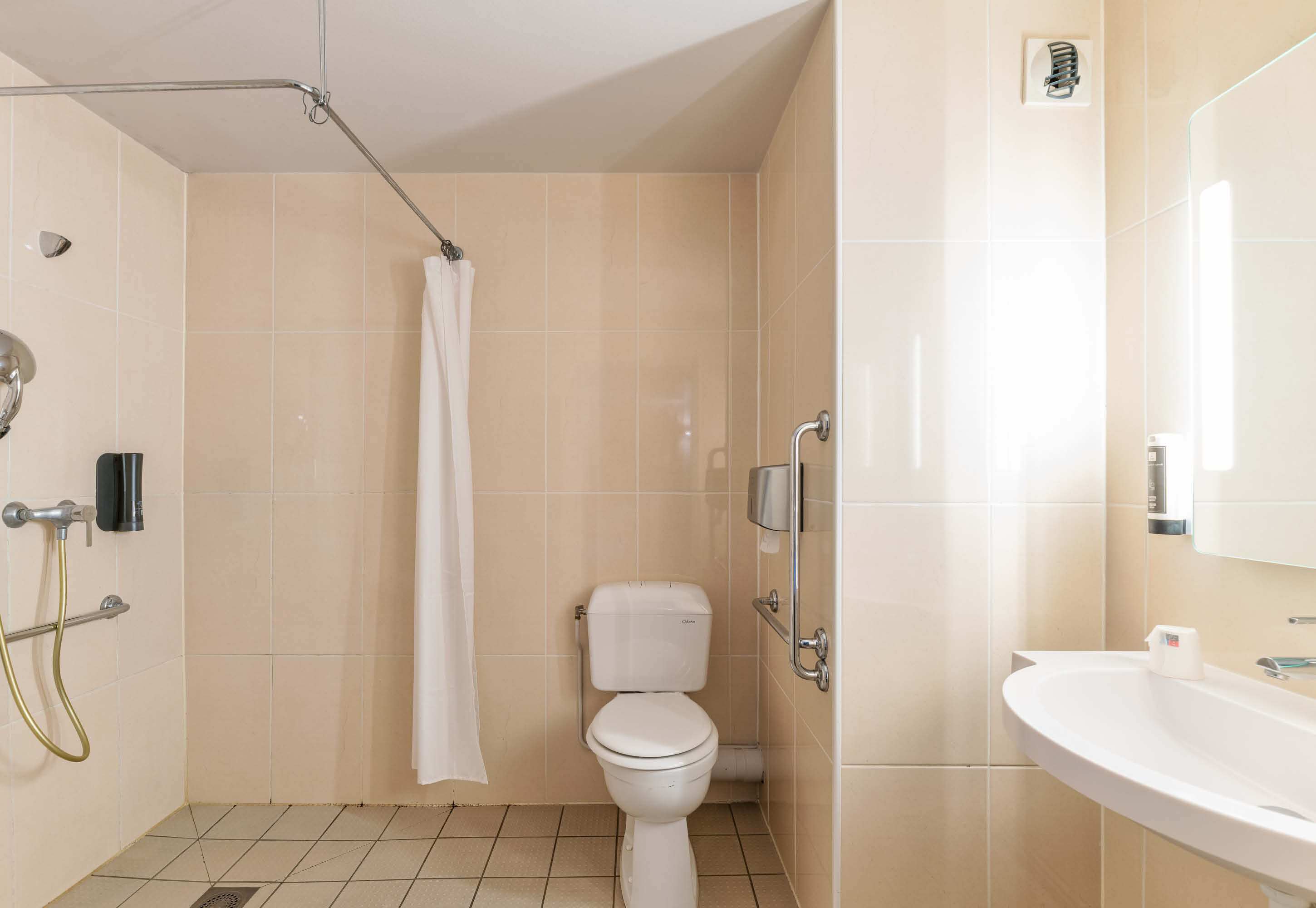 Фото B&b Hotel Lyon Centre Monplaisir