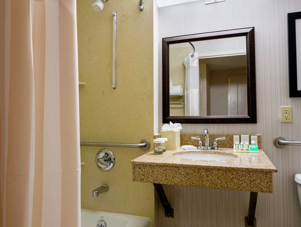 Фото Hilton Garden Inn Queens/JFK Airport