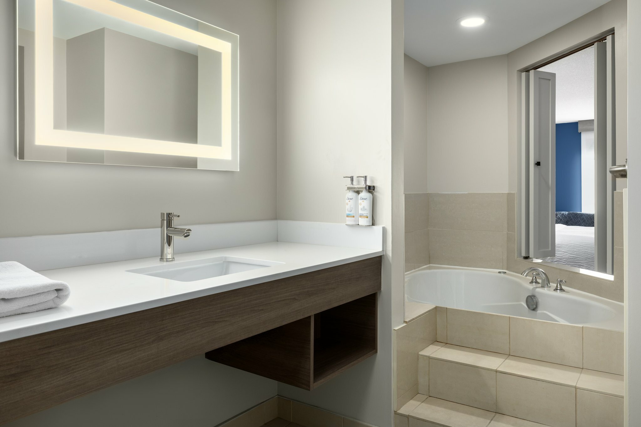 Фото Holiday Inn Express & Suites Brockville