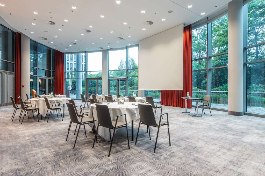 Фото Radisson Blu Hotel, Frankfurt