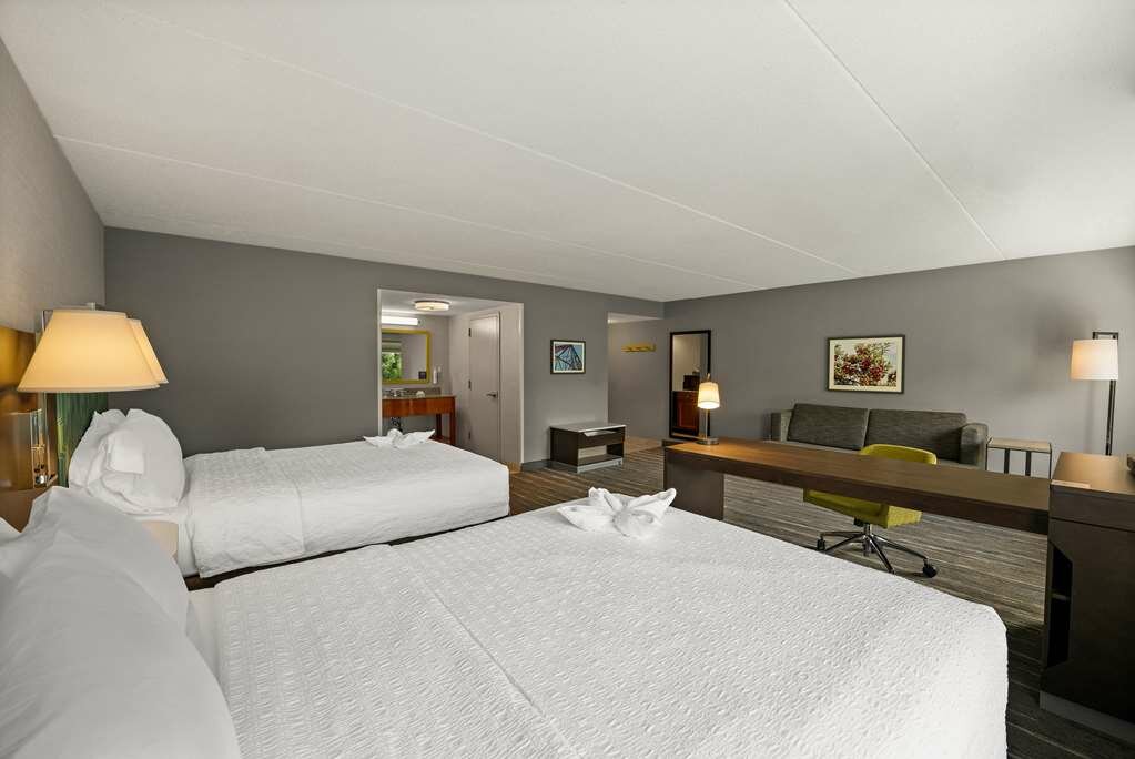 Фото Hampton Inn & Suites Poughkeepsie