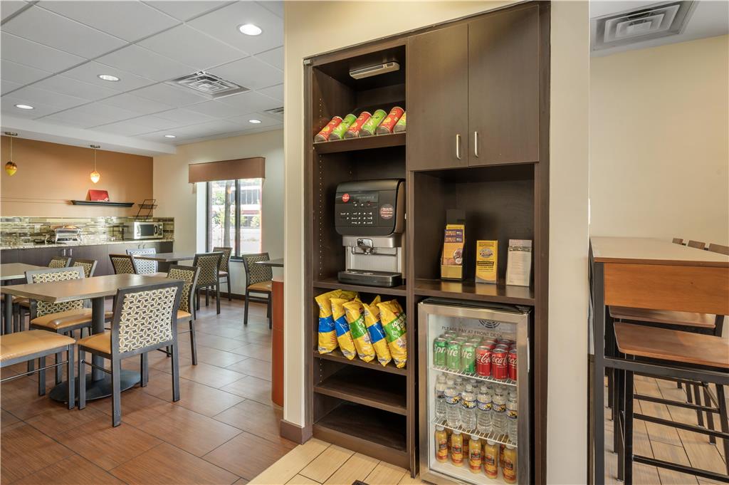 Фото Best Western Plus College Park Hotel