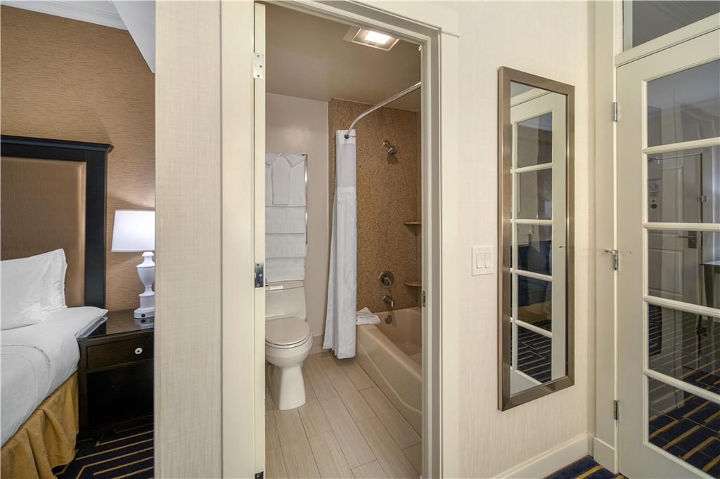 Фото Best Western Plus Palm Court Hotel
