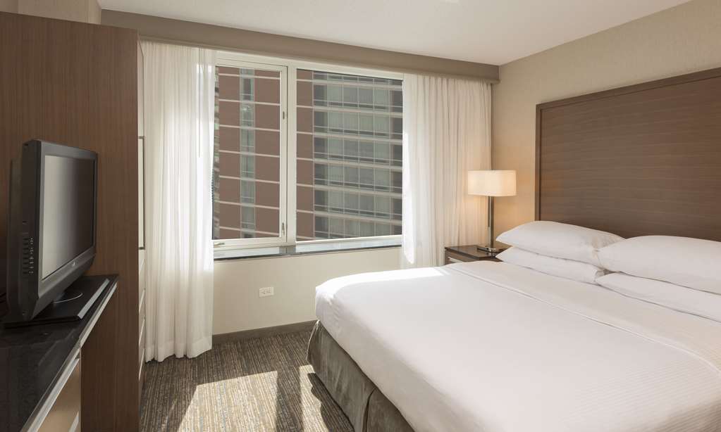 Фото Embassy Suites by Hilton Chicago Downtown Magnificent Mile