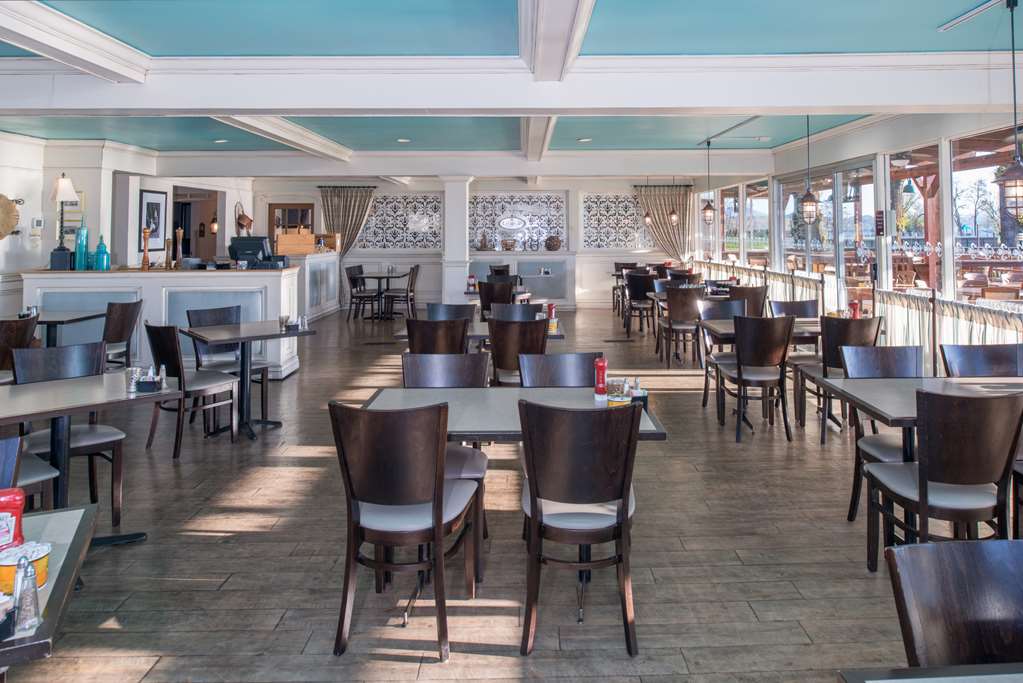 Фото Best Western Edgewater Resort