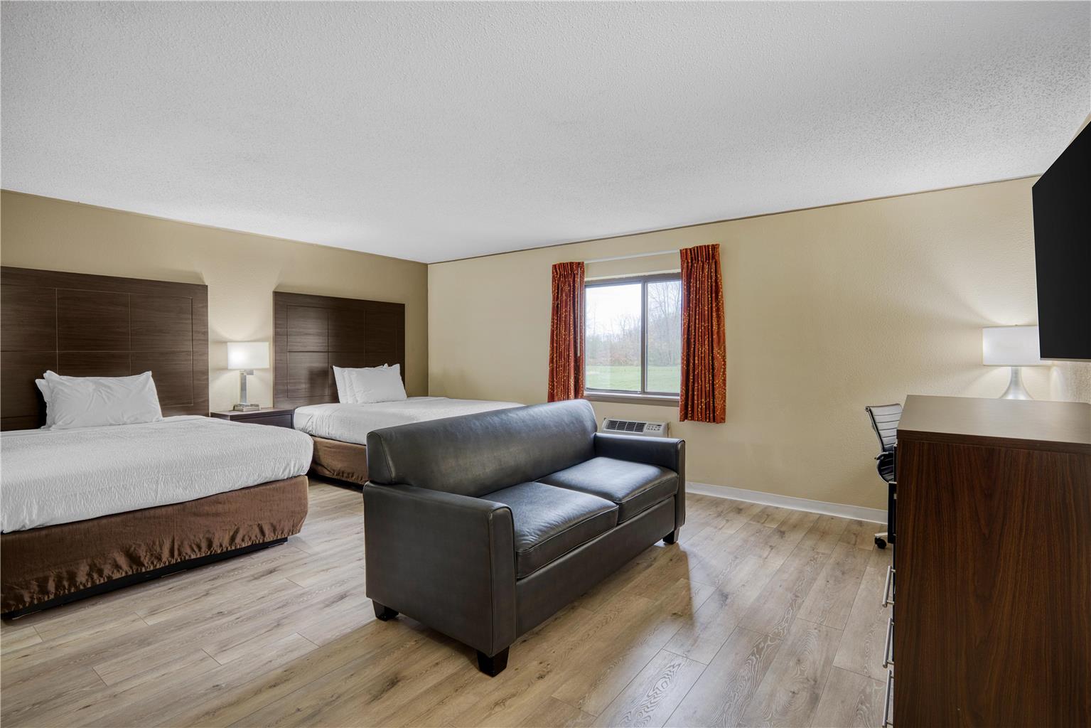 Фото Econo Lodge Massena Hwy 37