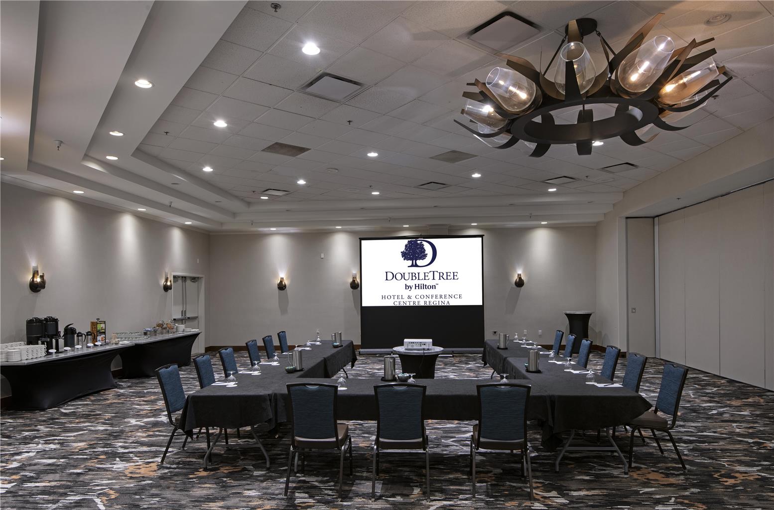 Фото DoubleTree by Hilton Hotel & Conference Centre Regina