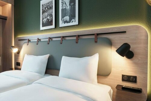 Гостиница Campanile Paris Ouest - Pte de Champerret Levallois в Курбевуа