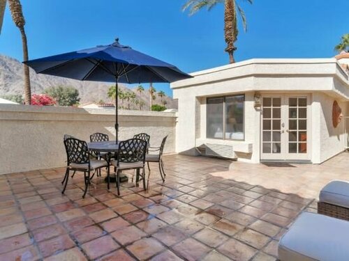 Гостиница Private Courtyard and Access to Resort Amenities - Gorgeous Charming Villa в Палм Дезерте