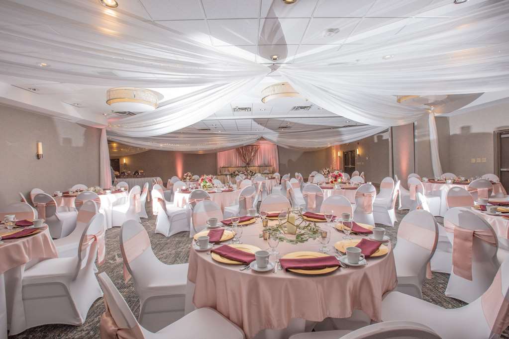 Фото DoubleTree by Hilton Roseville Minneapolis