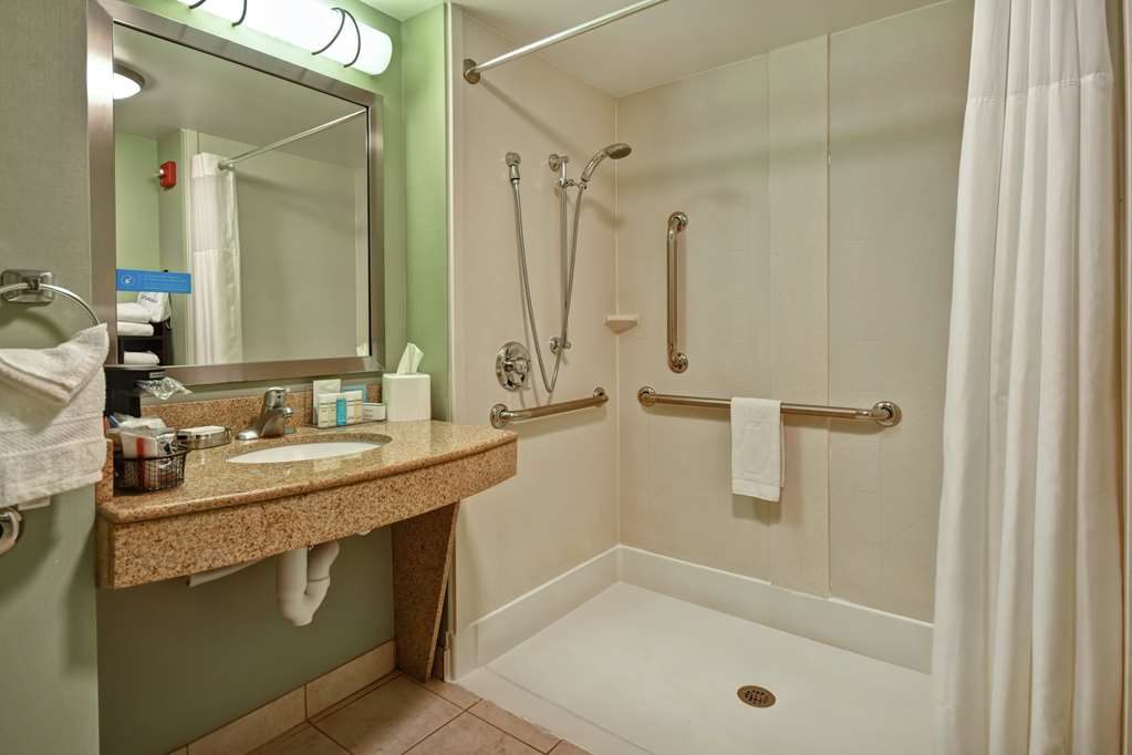 Фото Hampton Inn & Suites Detroit-Canton