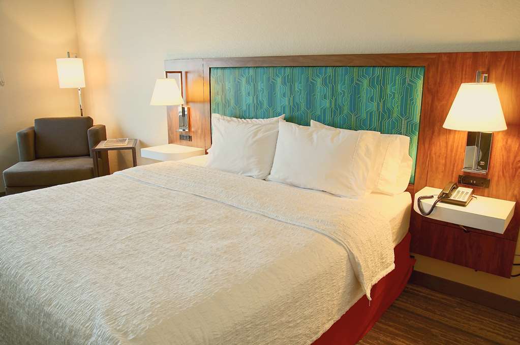 Фото Hampton Inn & Suites Cathedral City