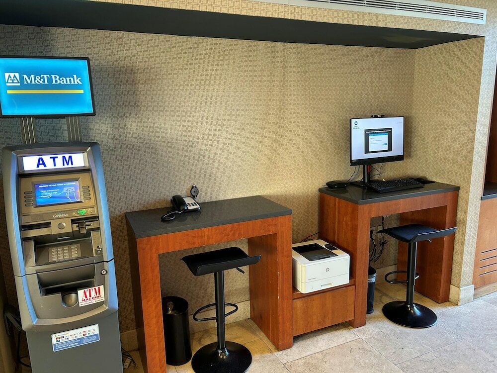 Фото Four Points by Sheraton Melville Long Island