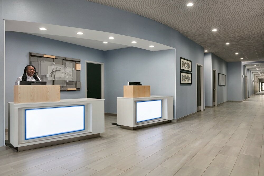 Фото Holiday Inn Express Hotel & Suites Norfolk Airport
