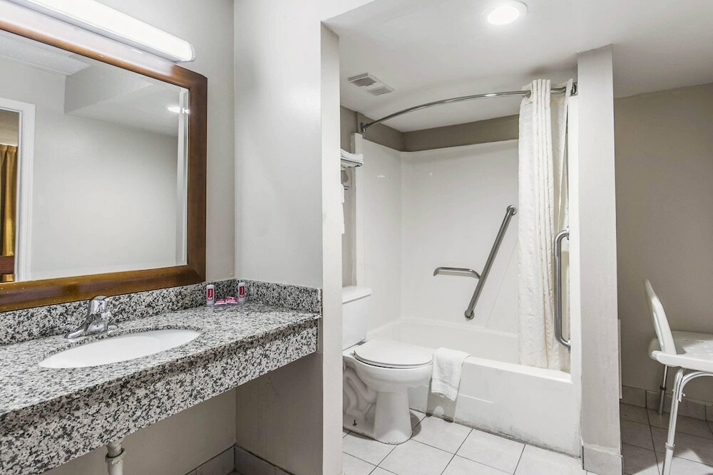 Фото Econo Lodge North