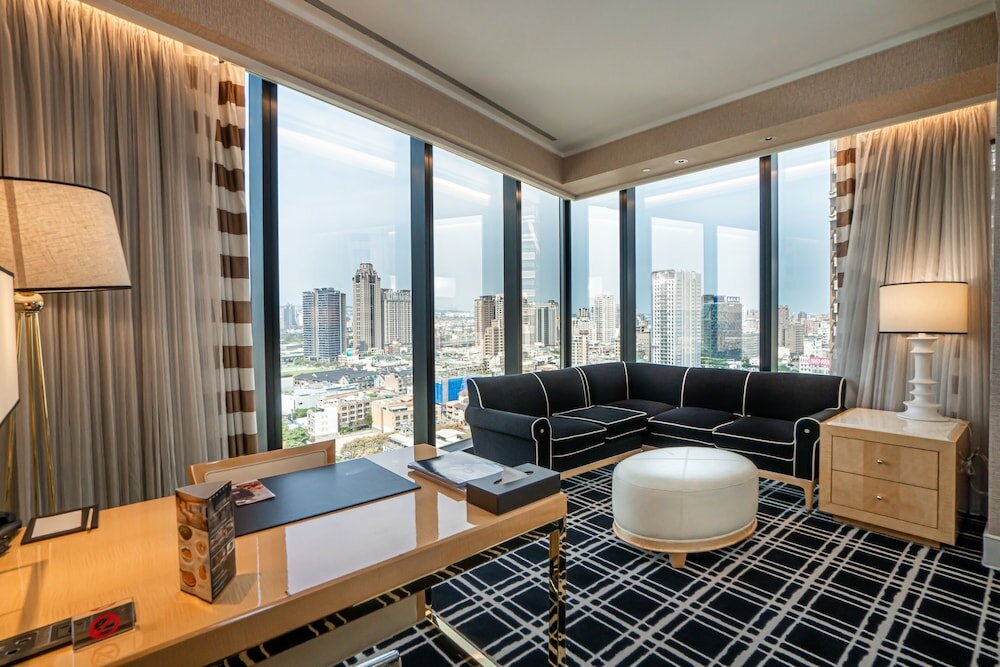 Фото The Lin Hotel
