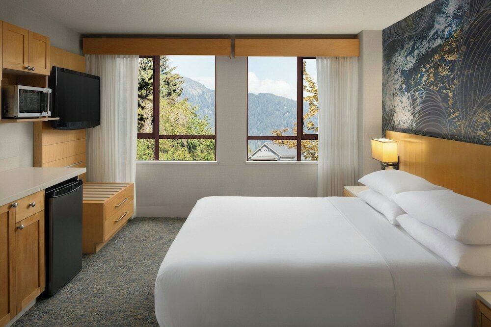 Фото Delta Hotels by Marriott Whistler Village Suites