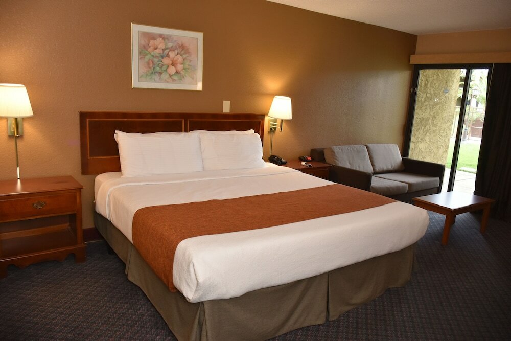 Фото Ontario Airport Inn
