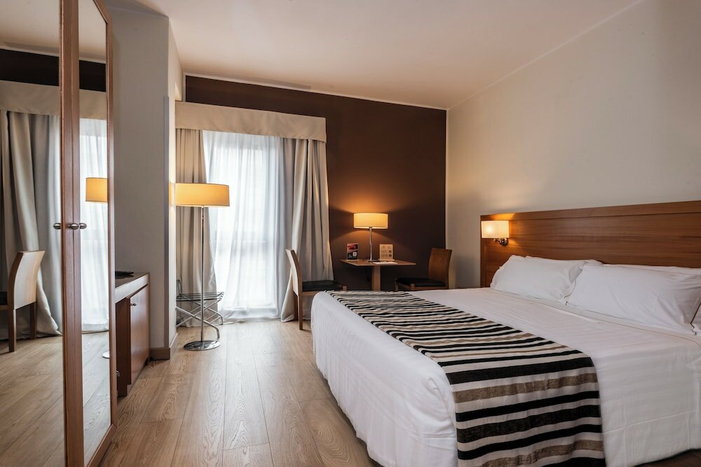 Фото Sardegna Hotel, Suites & Restaurant