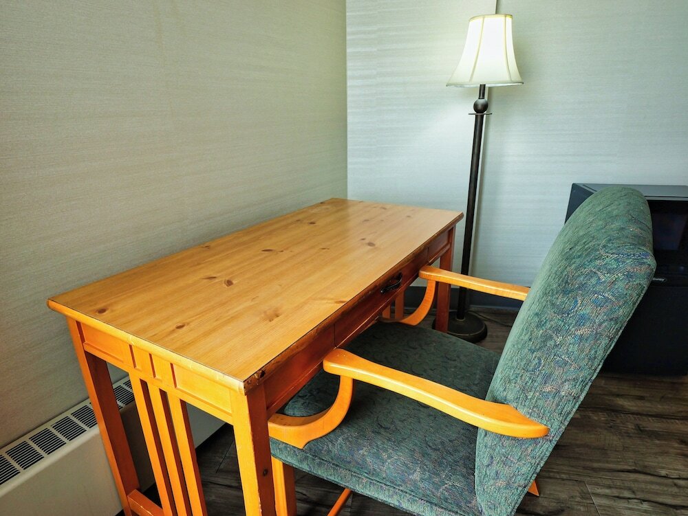 Фото Continental Inn & Suites