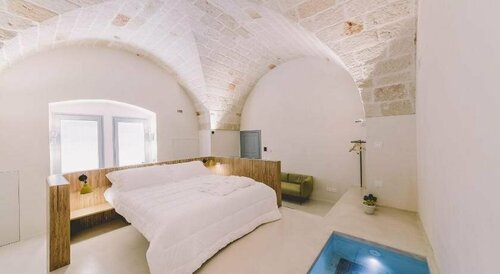 Внешний вид отеля Cinquevite Rooms & Pool в Полиньяно-а-Маре, фото 2