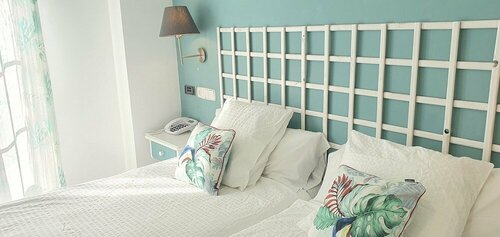Гостиница Hugo Beach Hotel в Гандии