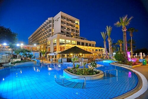 Гостиница Golden Bay Beach Hotel на Кипре