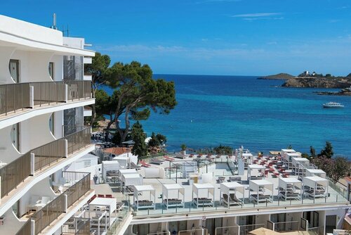 Гостиница Leonardo Suites Hotel Ibiza Santa Eulalia в Эс-Канаре