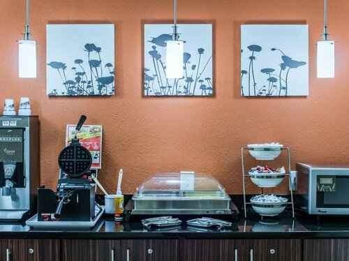 Гостиница Spark by Hilton Spring Lake Fayetteville в Спринг Лейк