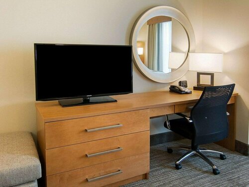 Гостиница Comfort Suites Bossier City - Shreveport East в Бошьер Сити