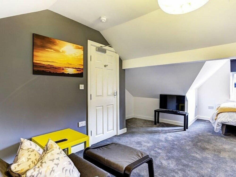 Фото Townhouse Plus @ 166 Edleston Road Crewe