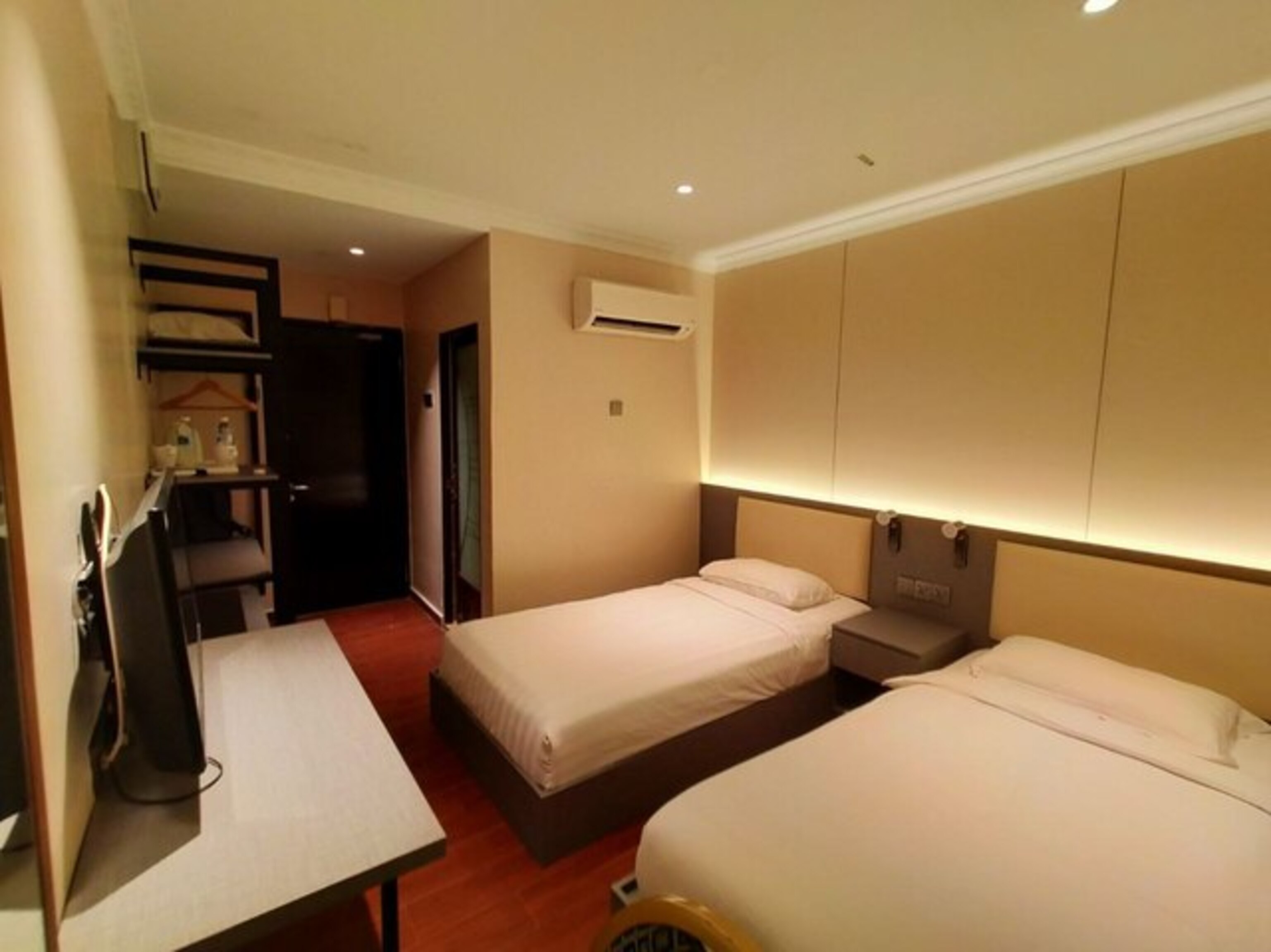 Фото Oyo 998 Queen City Hotel