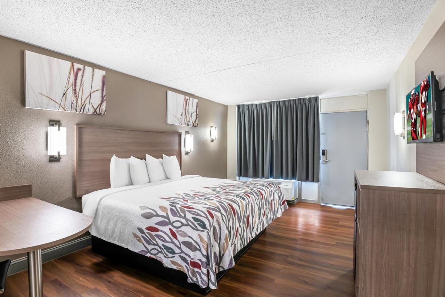 Фото HomeTowne Studios by Red Roof Richmond - Airport/Sandston