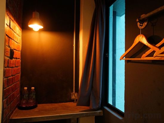 Фото Brick Box Hotel
