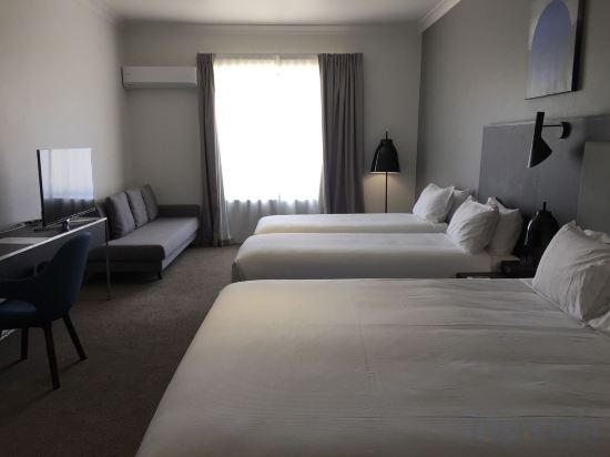 Фото CKS Sydney Airport Hotel