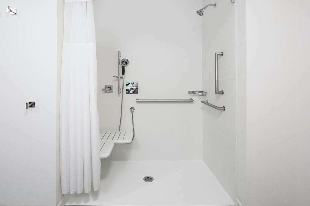 Фото Hampton Inn & Suites San Diego Airport Liberty Station