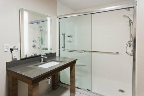Гостиница Candlewood Suites Columbus Fort Benning в Коламбусе