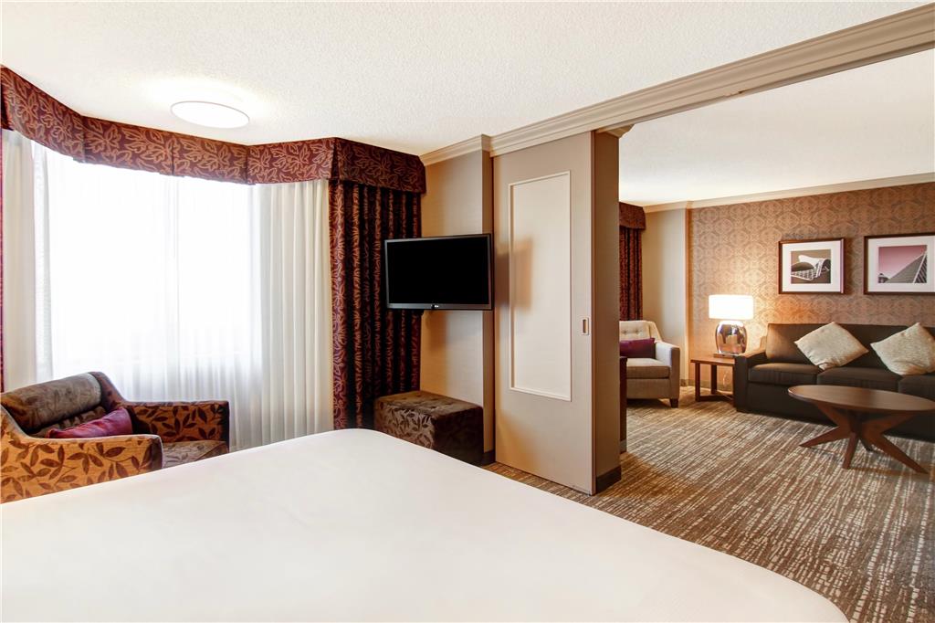 Фото DoubleTree by Hilton West Edmonton