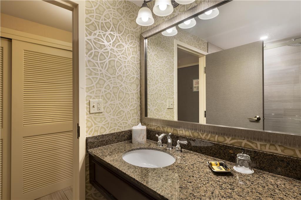 Фото Best Western Plus The Normandy Inn & Suites