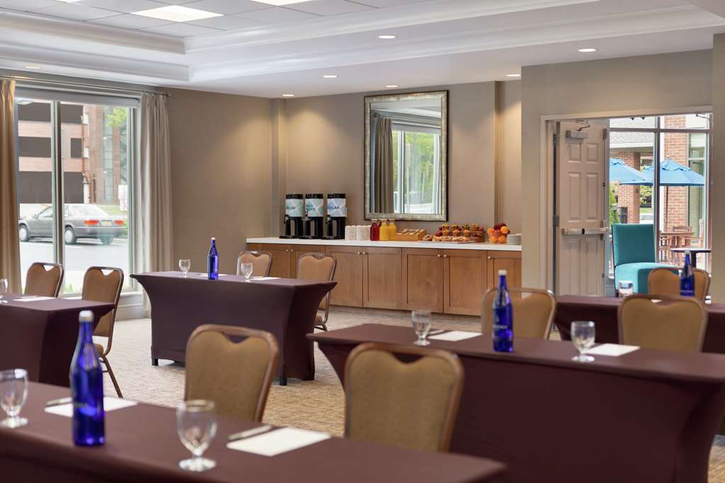 Фото Hilton Garden Inn Stony Brook