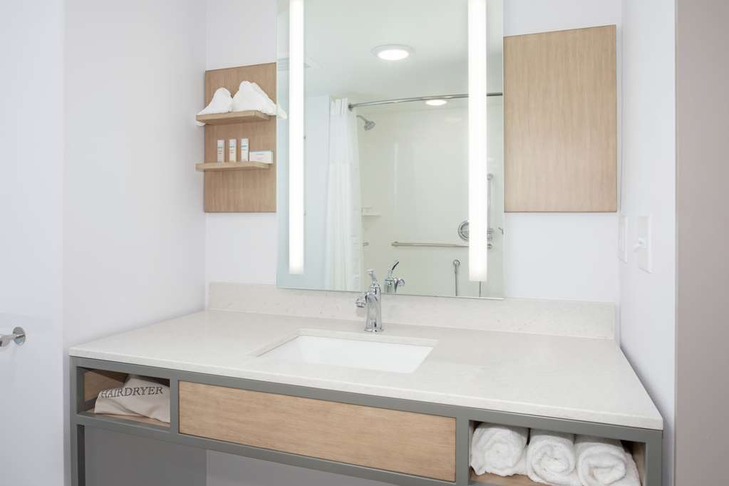 Фото Hilton Garden Inn Omaha Aksarben Village