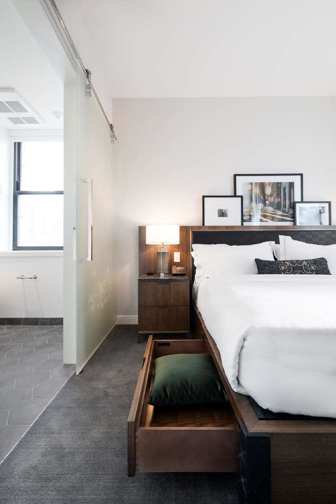 Фото LondonHouse Chicago, Curio Collection by Hilton