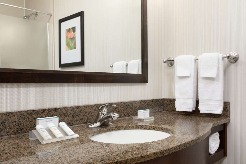 Фото Hilton Garden Inn Stony Brook