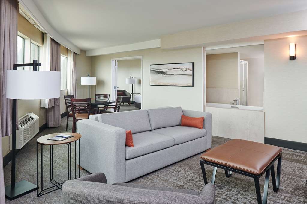 Фото DoubleTree by Hilton Fullerton