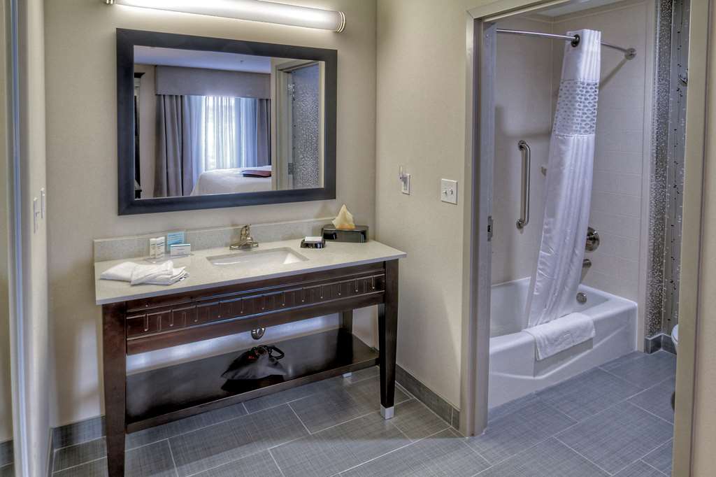 Фото Hampton Inn and Suites Ada