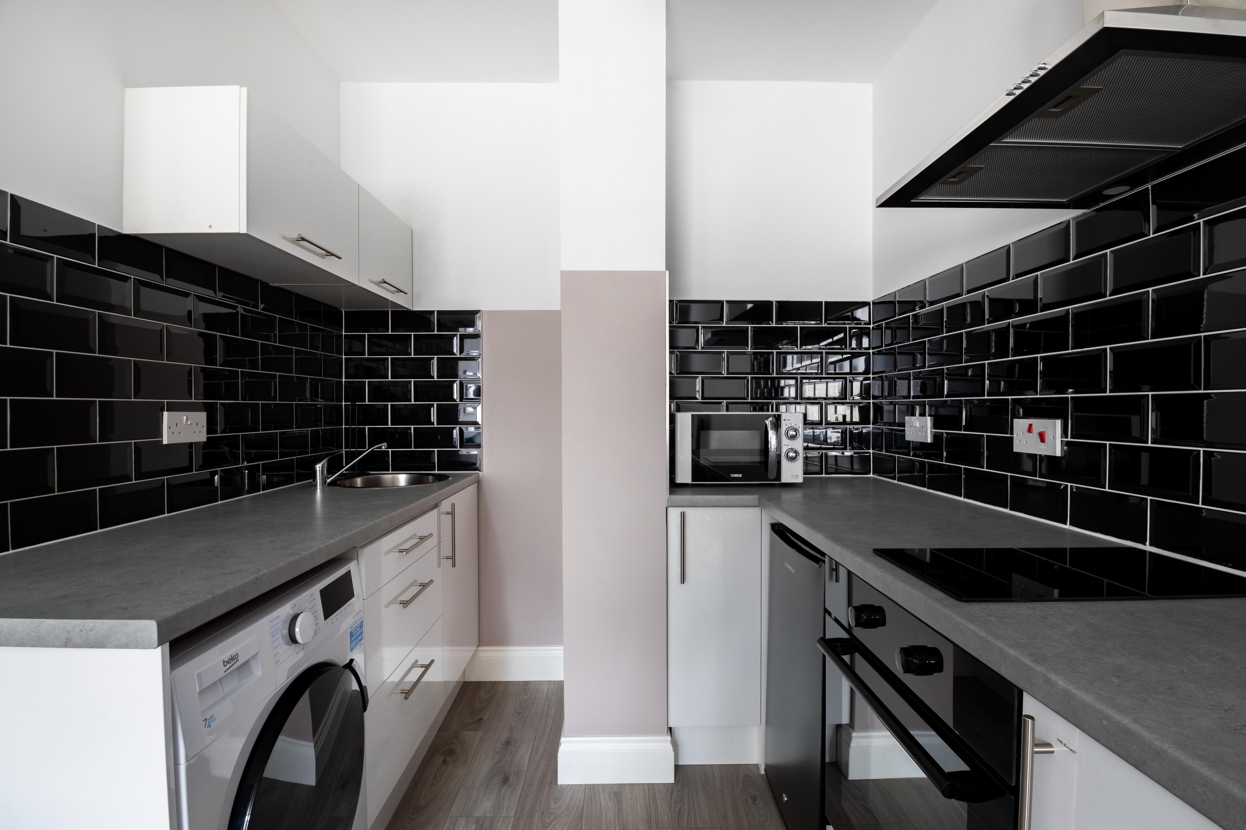 Фото Bob W Commercial House