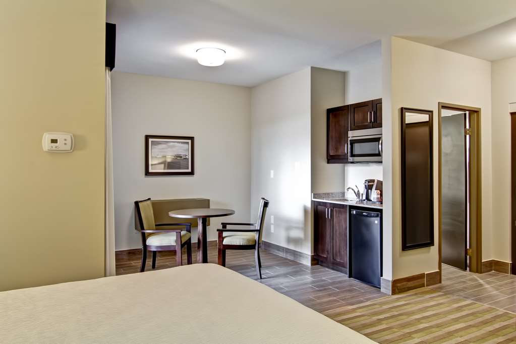 Фото Best Western London Airport Inn & Suites