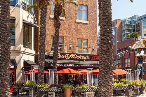 Гостиница Hilton Gaslamp Quarter в Сан-Диего