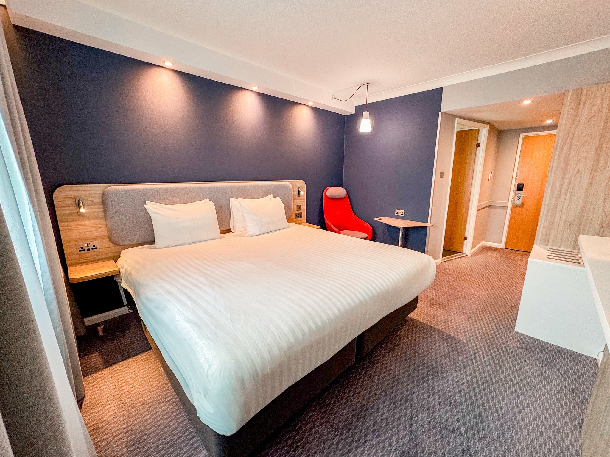 Фото Holiday Inn Express London - Stratford, an Ihg Hotel